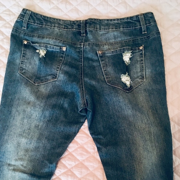 Rue21 Distressed Lace Trim Curvy Crops Jeans - Picture 3 of 3